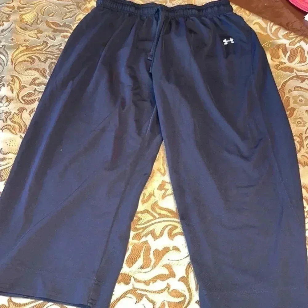 UNDER ARMOUR pants capris - black - size MEDIUM